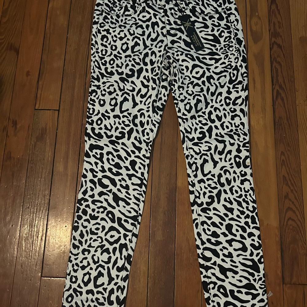 Kourtney Kardashian black and white jeggings NWT